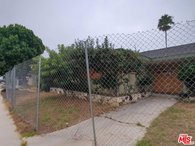 5809 Chariton Avenue, Los Angeles, California 90056, 3 Bedrooms Bedrooms, ,3 BathroomsBathrooms,Single Family Residence,For Sale,Chariton,24451535