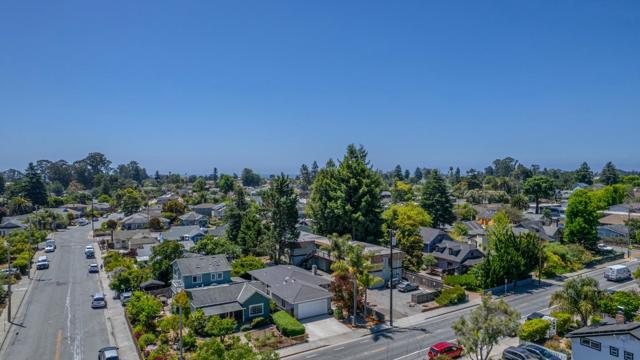 1422 Broadway, Santa Cruz CA: https://media.crmls.org/mediaz/df9cb915-3172-4a9b-bccf-52c2cfef5f4b.jpg