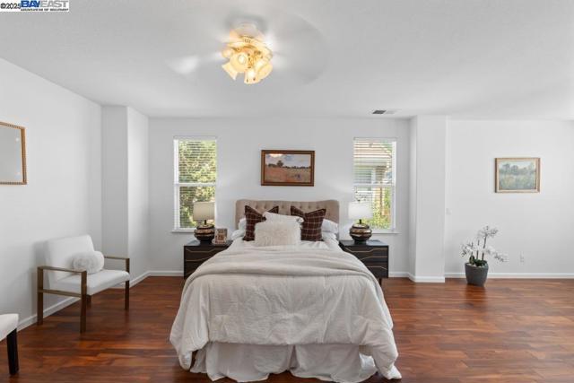 1525 Whispering Oaks Way, Pleasanton CA: https://media.crmls.org/mediaz/df9ce022-1b33-430f-9d8f-2d98d5f41623.jpg