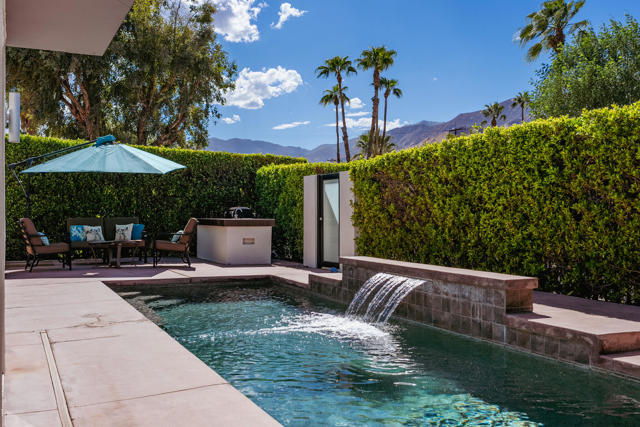 590 N Plaza Amigo, Palm Springs, CA 92262