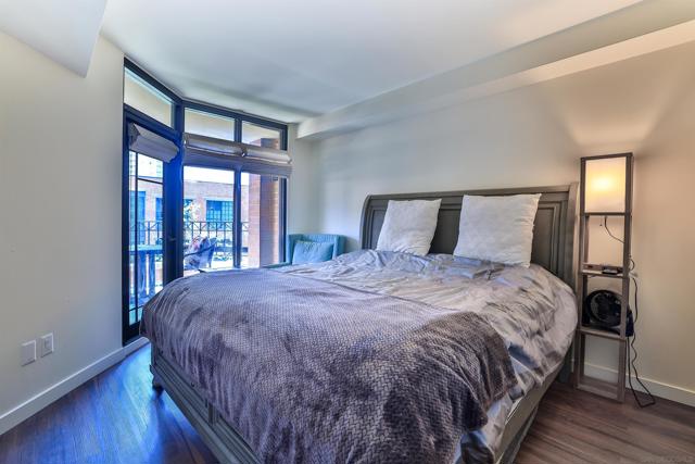 500 W Harbor Dr., San Diego CA: https://media.crmls.org/mediaz/df9dbfe2-d805-4aa4-8db8-8a072cee97e3.jpg