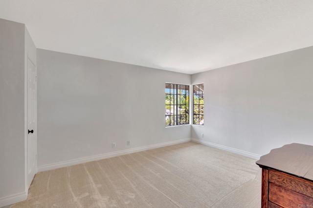 1211 Countrywood Lane, Vista CA: https://media.crmls.org/mediaz/df9dc5b7-b1ce-4d1a-8d2e-f18d72e956cc.jpg