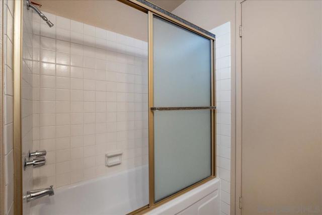13334 Barbados Way, Del Mar CA: https://media.crmls.org/mediaz/df9e308b-0765-47f7-9bff-34bcd0988d52.jpg