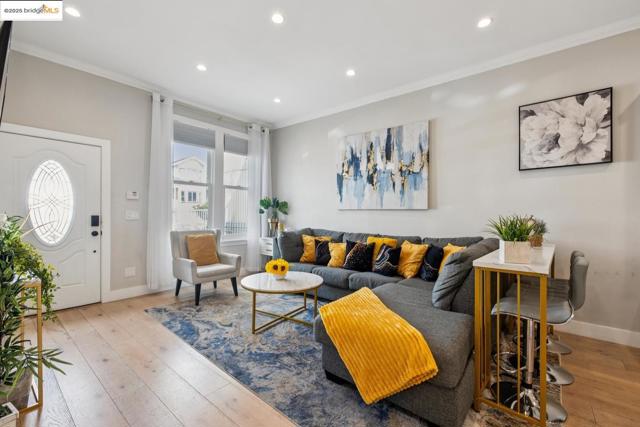 1537 Revere AVE, San Francisco CA: https://media.crmls.org/mediaz/df9f1fdb-a817-4e30-aa79-41685fae78bf.jpg