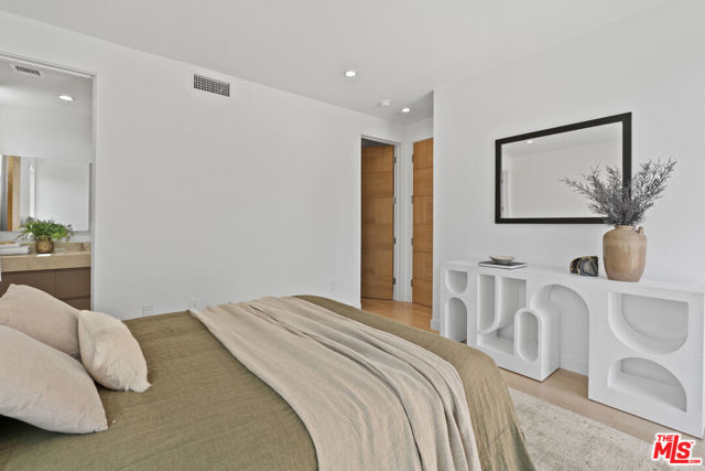 11622 Charnock Road, Los Angeles CA: https://media.crmls.org/mediaz/df9fd873-e567-4e25-8678-591ebde63f9b.jpg