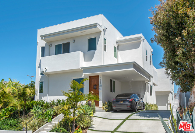 7447 W 81ST Street, Los Angeles CA: https://media.crmls.org/mediaz/df9ff38b-8abb-497f-b538-b31c5eccddf1.jpg