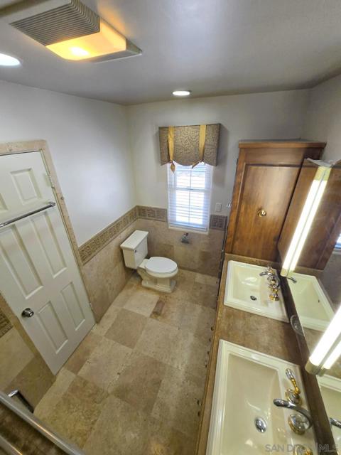 68 E Bonita Rd, Chula Vista CA: https://media.crmls.org/mediaz/dfa00ffc-5991-45dc-a89d-892eb45d4a7c.jpg