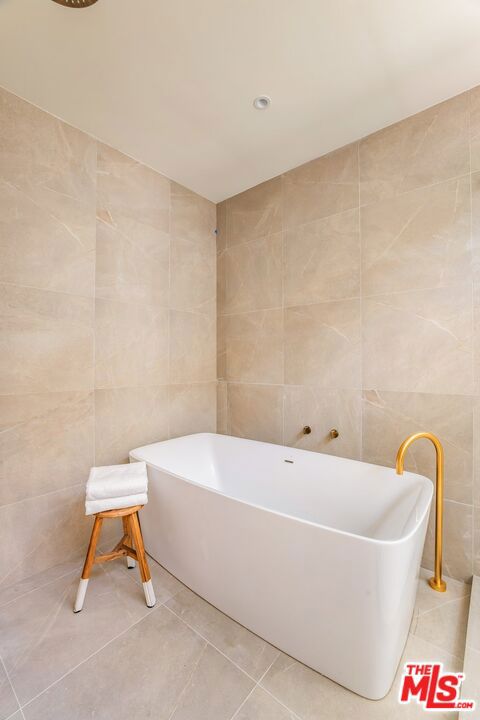 919 1/2 Hilldale Avenue, West Hollywood CA: https://media.crmls.org/mediaz/dfa0227c-f5e8-45e7-b5e5-81adb672f146.jpg