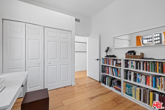 3170 Glenmanor Place, Los Angeles CA: https://media.crmls.org/mediaz/dfa03635-6c7d-4691-9e59-2114a048c4b8.jpg