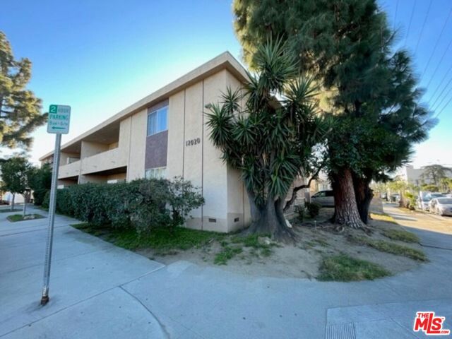 12020 Hamlin Street photo 4
