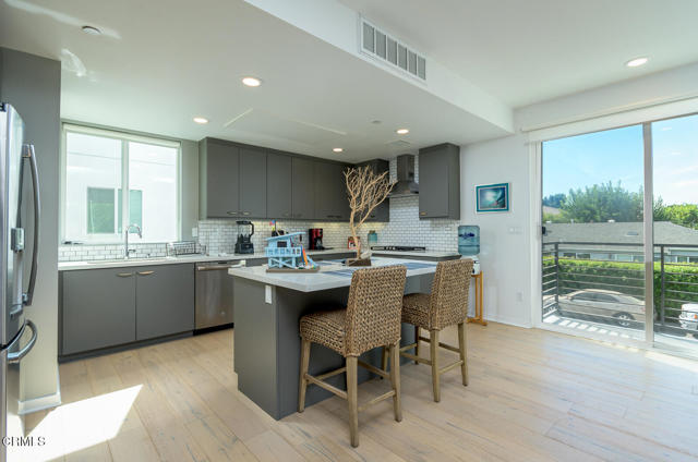 11594 Riverside Drive, North Hollywood CA: https://media.crmls.org/mediaz/dfa11f73-fb8e-47c0-b8ab-a31acff7d9ee.jpg