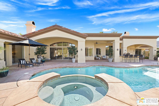 16 Villaggio Place, Rancho Mirage CA: https://media.crmls.org/mediaz/dfa18030-30a7-4365-a377-fb9f8c2f3723.jpg