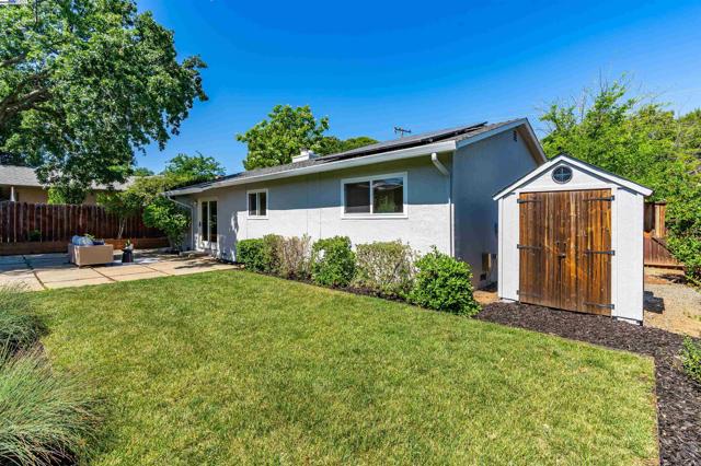 1337 Pennsylvania Blvd, Concord CA: https://media.crmls.org/mediaz/dfa1b477-a7c0-4a7b-bee3-6f44b2183ab7.jpg