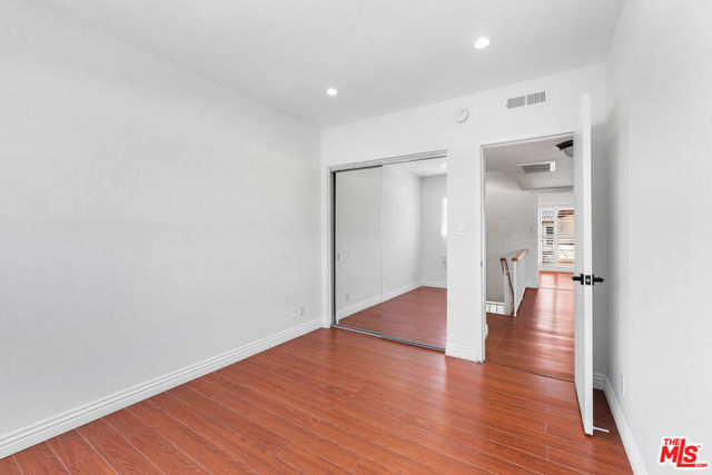 5229 Balboa Boulevard, Encino CA: https://media.crmls.org/mediaz/dfa1c14d-9e5e-4ce1-9398-8fa99be88fb7.jpg