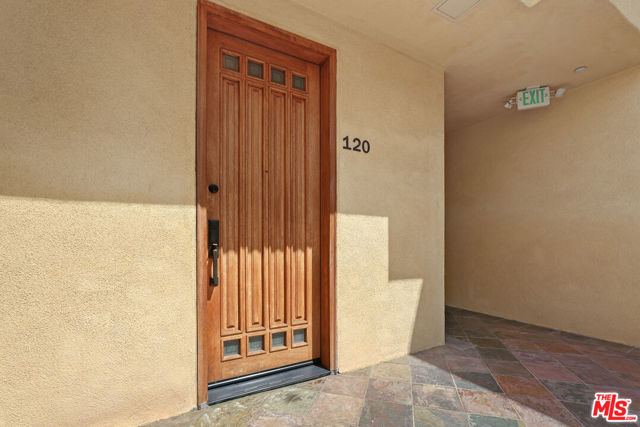 5303 Satsuma Avenue, North Hollywood CA: https://media.crmls.org/mediaz/dfa1e68f-aa9b-4771-a835-feca13581b08.jpg