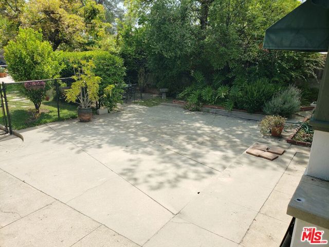 1710 Oakwood Street, Pasadena CA: https://media.crmls.org/mediaz/dfa2192b-70f1-4fbc-a2e8-eac7ae2dea42.jpg