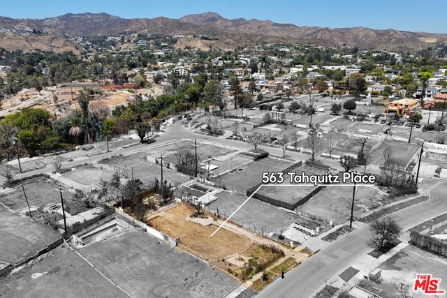 563 Tahquitz Place, Pacific Palisades CA: https://media.crmls.org/mediaz/dfa2878b-ecd0-461b-85e7-d866a8159ad8.jpg