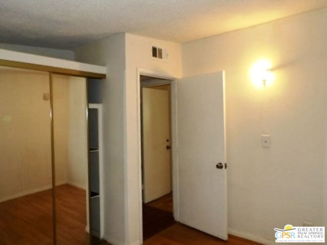 15875 N Crystal Springs Drive, Palm Springs CA: https://media.crmls.org/mediaz/dfa3090f-4003-4d35-9c40-d3f3a97c9c4b.jpg