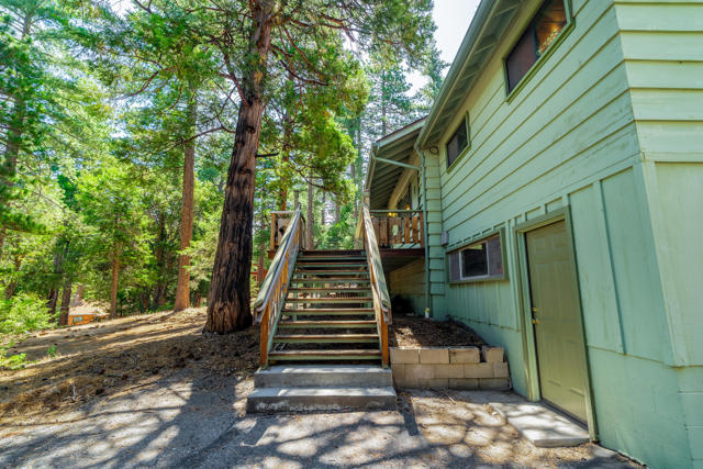 52551 Pine Ridge Road, Idyllwild CA: https://media.crmls.org/mediaz/dfa330ad-62a6-4985-b97c-65098465d772.jpg