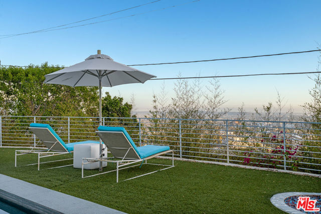 8411 Hollywood Boulevard, Los Angeles CA: https://media.crmls.org/mediaz/dfa36bd7-a4dc-4d14-a6d1-67edfa6c87c4.jpg