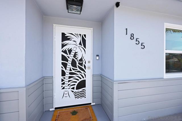 1855 Capistrano St, San Diego CA: https://media.crmls.org/mediaz/dfa374c9-a6b8-4917-bcea-c933870077a2.jpg