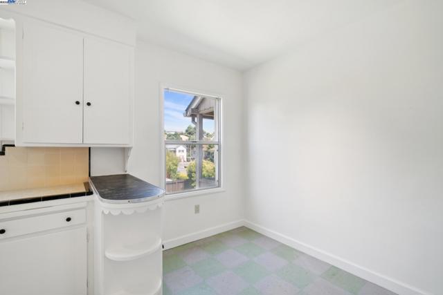 2200 Peach St, Pinole CA: https://media.crmls.org/mediaz/dfa3af91-db4e-4b67-a665-2e9526fe8002.jpg
