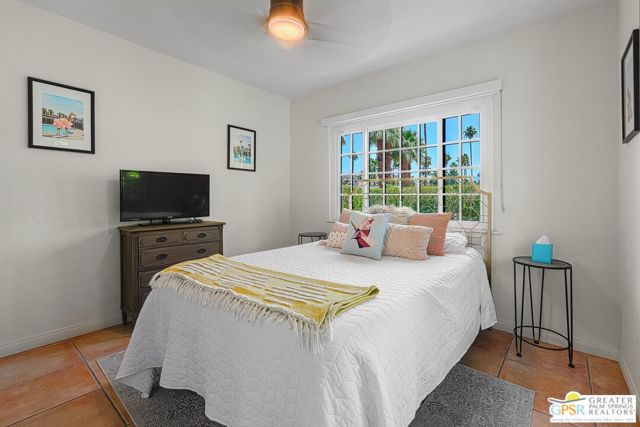 284 E Ocotillo Avenue, Palm Springs CA: https://media.crmls.org/mediaz/dfa40c9c-5997-476c-90f1-5b659fb66557.jpg