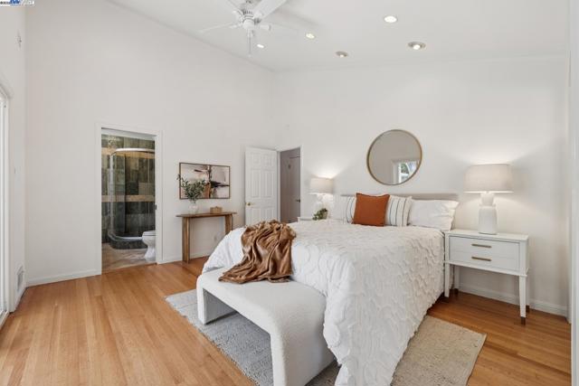 2140 Pullman Ave, Belmont CA: https://media.crmls.org/mediaz/dfa4b988-587c-4a32-bdf8-b5501f02f93c.jpg