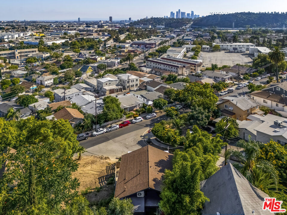 https://media.crmls.org/mediaz/dfa52795-241e-4093-b6af-9ab5a04b1ae8.jpg?preset=X-Large