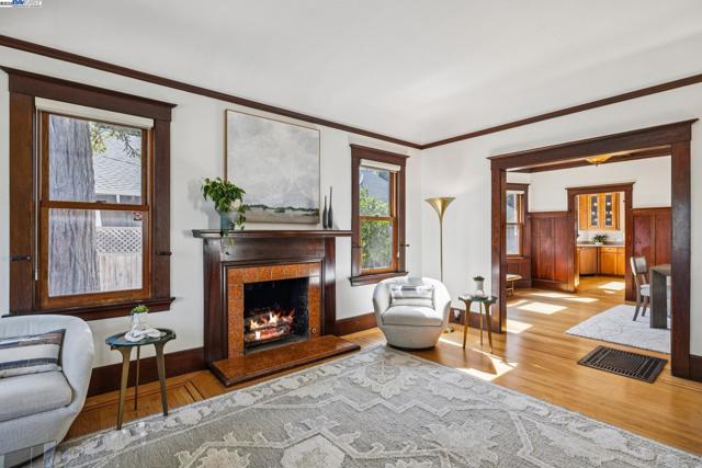 1335 Grove St, Alameda CA: https://media.crmls.org/mediaz/dfa5c0fe-8750-4a42-ac24-ce138d56dd32.jpg