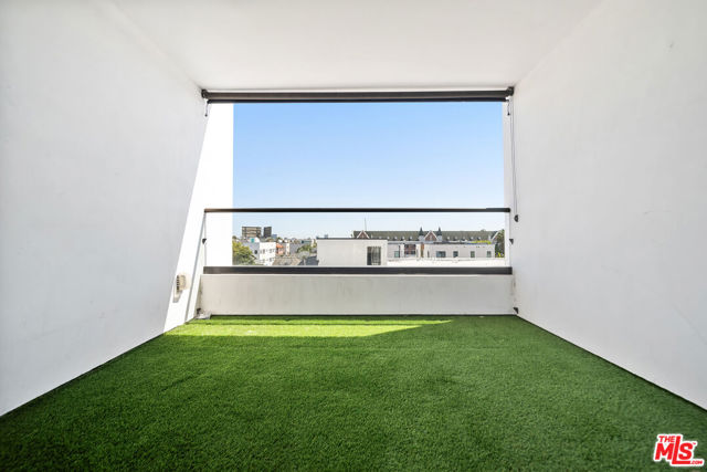 733 N Gramercy Place, Los Angeles CA: https://media.crmls.org/mediaz/dfa5d0fd-281c-46d0-988b-d212af38f4e6.jpg