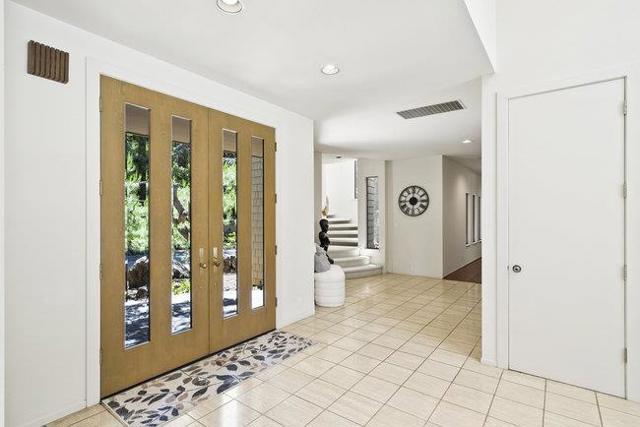 Image 20 of 61 For 84 Selby Lane