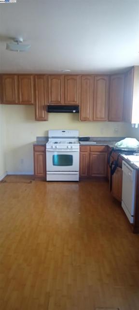 1059 Santa Clara Ave, Alameda CA: https://media.crmls.org/mediaz/dfa6a632-c75e-4c2e-862a-9ab8b1c9762f.jpg
