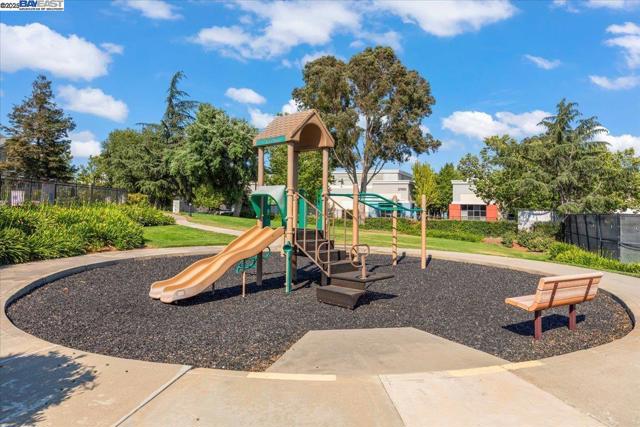 253 Bellington Cmn, Livermore CA: https://media.crmls.org/mediaz/dfa6d6c5-5147-4bd6-9f37-d50689d89ebf.jpg