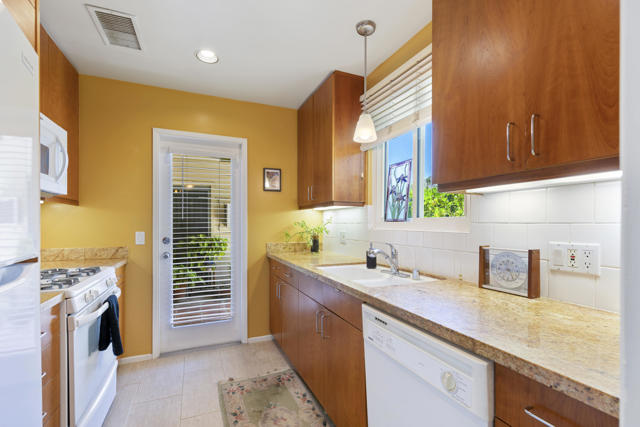 68286 Grandview Avenue, Cathedral City CA: https://media.crmls.org/mediaz/dfa6f2bd-be36-4ec4-9483-eb23541b2a09.jpg