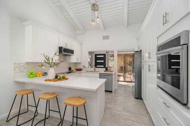 49835 Adelito Drive, La Quinta CA: https://media.crmls.org/mediaz/dfa6fce4-c70a-482c-9f70-448ead741872.jpg