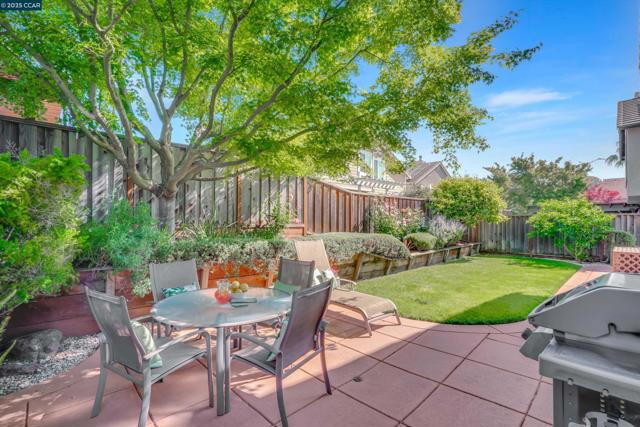 1109 Brittany Hills Ct, Martinez CA: https://media.crmls.org/mediaz/dfa72bbd-f102-463c-84c2-ddfb9ae607cf.jpg