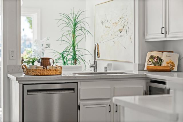 17 Spinnaker Place, Redwood City CA: https://media.crmls.org/mediaz/dfa77661-96c7-4607-a30e-a4e7b84bf708.jpg