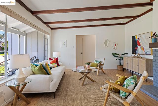 4511 Gregory Way, Richmond CA: https://media.crmls.org/mediaz/dfa79608-7563-4471-a1e7-0997c626a7e5.jpg