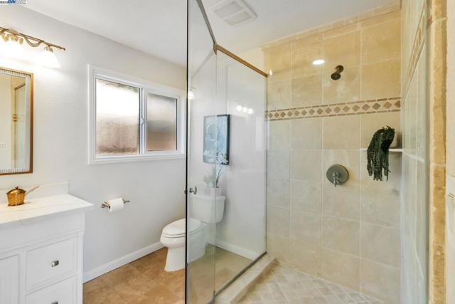 4666 Shearwater Rd, Pleasanton CA: https://media.crmls.org/mediaz/dfa79641-58d7-4367-8dc9-aae78310dead.jpg