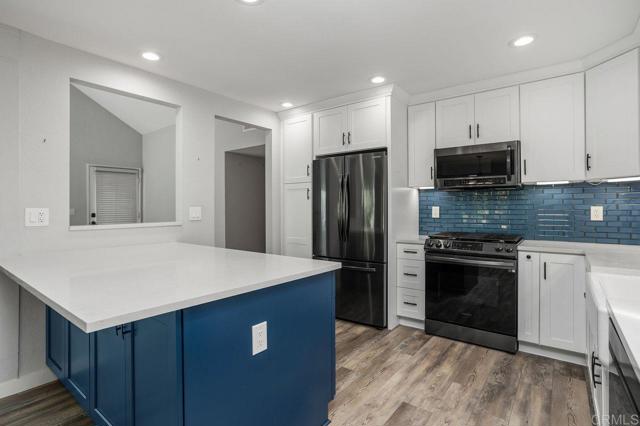 6804 Urubu Street, Carlsbad CA: https://media.crmls.org/mediaz/dfa82631-85b3-4248-b305-031470f54c98.jpg