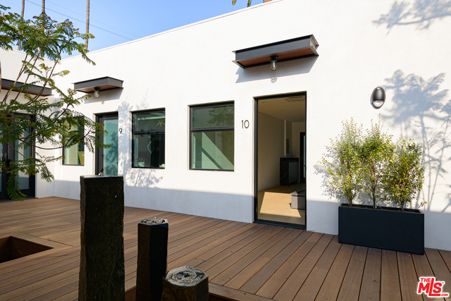 1325 Cabrillo Avenue, Venice CA: https://media.crmls.org/mediaz/dfa836a4-cef6-4356-9fb1-3deccc9406d6.jpg