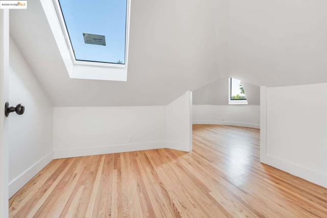 1238 12Th St, Oakland CA: https://media.crmls.org/mediaz/dfa86adb-7766-4898-be64-f99e3ef4d1c3.jpg