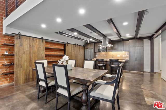 120 S Hewitt Street, Los Angeles CA: https://media.crmls.org/mediaz/dfa8842d-ab51-4e7a-9cd8-6b9beb52e31b.jpg