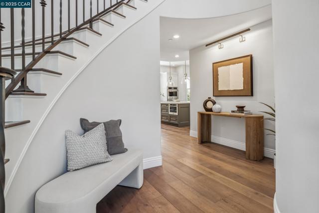 10 Candlelight Lane, Lafayette CA: https://media.crmls.org/mediaz/dfa8d201-cd01-47d5-822b-a7b251ccdb30.jpg