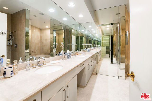 10580 Wilshire Boulevard, Los Angeles CA: https://media.crmls.org/mediaz/dfa910c8-a065-43f0-b292-be51d6eef456.jpg