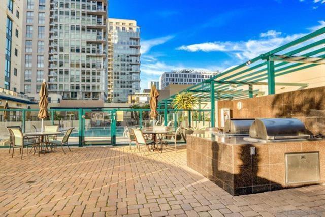 555 Front St, San Diego CA: https://media.crmls.org/mediaz/dfa91932-148d-4e1c-9ed8-4ffb07763041.jpg