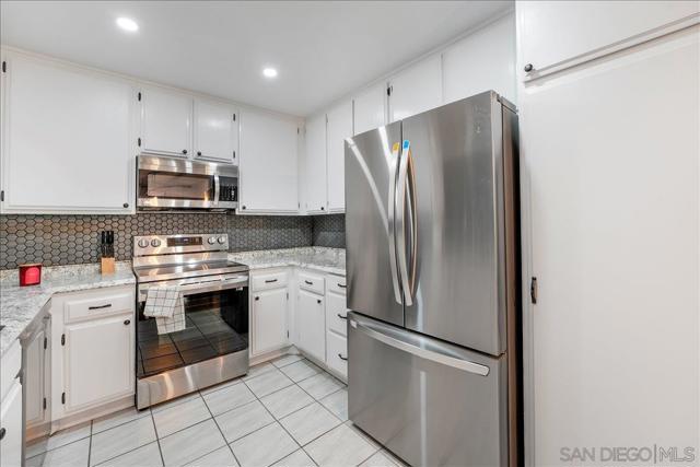 6747 Friars Rd, San Diego CA: https://media.crmls.org/mediaz/dfa91c77-dcb4-4b9a-b4dd-fd3c97a3a4f1.jpg