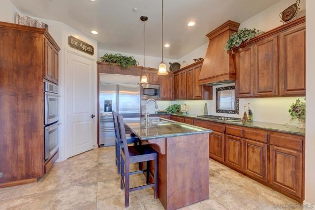 16677 Falcon Heights Rd, Ramona CA: https://media.crmls.org/mediaz/dfa92f7c-d16c-4d2a-a68b-dd0503874ffd.jpg