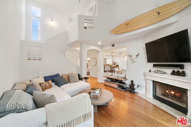 6477 Zuma View Place, Malibu CA: https://media.crmls.org/mediaz/dfa95963-4e37-4f69-8ace-7504e566851d.jpg